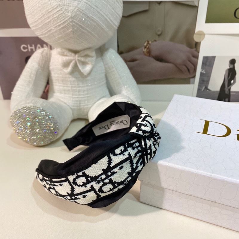 CHRISTIAN DIOR